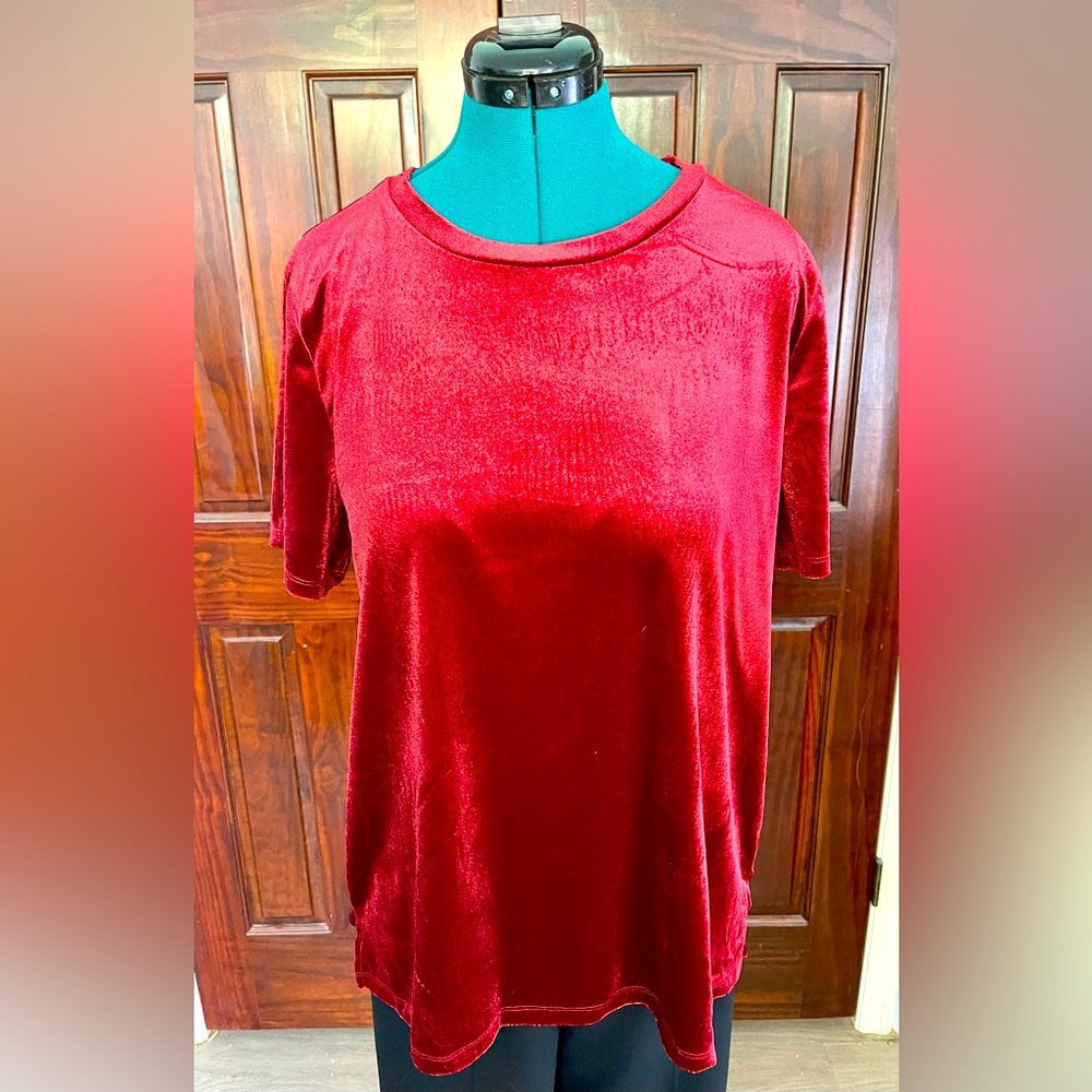 Old Navy maroon crushed velvet scoop neck short sleeve blouse, size L